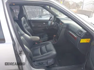 2000 Volvo V70 with VIN YV1LZ56D7Y2712994, listed as a IAAI auction lot 41642717 with 261,138 mi miles. Bid and sale history available at carsss.com. Image 5.
