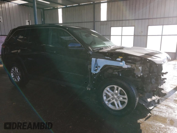 2024 Jeep Grand Cherokee Laredo with VIN 1C4RJHAG0RC700496, listed as a Copart auction lot 88449625 with 32,049 mi miles and Clean title. Bid and sale history available at DreamBid. Image 4.