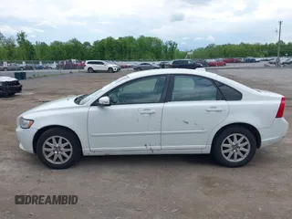 2008 Volvo S40 2.4L z VIN YV1MS382282351778, wystawiony jako IAAI lot #42229295 z przebiegiem 141 132 mil mil oraz . Historia ofert i sprzedaży dostępna na DreamBid. Obrazek 14.