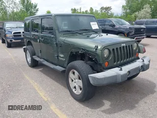 2007 Jeep Wrangler Unlimited Sahara z VIN 1J4GA59167L219679, wystawiony jako IAAI lot #42385694 z przebiegiem 223 771 mil mil oraz . Historia ofert i sprzedaży dostępna na DreamBid. Obrazek 1.