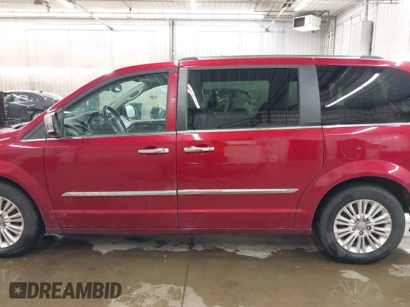 2014 Chrysler Town & Country Limited z VIN 2C4RC1GG2ER453993, wystawiony jako IAAI lot #41942877 z przebiegiem 181 701 mil mil oraz . Historia ofert i sprzedaży dostępna na DreamBid. Obrazek 15.