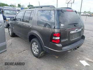 2008 Ford Explorer XLT with VIN 1FMEU63E38UA19291, listed as a IAAI auction lot 42048959 with 227,212 mi miles. Bid and sale history available at carsss.com. Image 3.