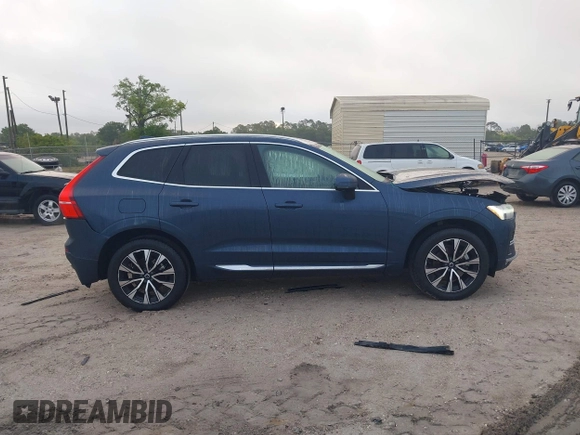 2023 Volvo XC60 Plus Bright Theme with VIN YV4L12RN4P1375945, listed as a IAAI auction lot 41945980 with 27,609 mi miles. Bid and sale history available at carsss.com. Image 13.