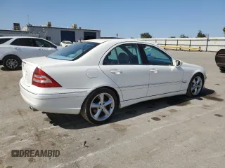 2005 Mercedes-Benz C 320 с VIN WDBRF64J35F573425, выставлен на аукционе Copart как лот 60815455 с пробегом 116 054 миль миль и Списание • Salvage title. История ставок и продаж доступна на DreamBid. Изображение 3.