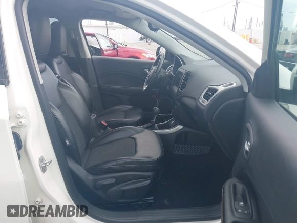 2019 Jeep Compass Altitude z VIN 3C4NJCBB6KT809494, wystawiony jako IAAI lot #42398252 z przebiegiem 62 813 mil mil oraz . Historia ofert i sprzedaży dostępna na DreamBid. Obrazek 5.