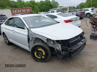 2024 Volkswagen Jetta SE with VIN 3VWEM7BU1RM066809, listed as a IAAI auction lot 42301690 with 12,501 mi miles and . Bid and sale history available at DreamBid. Image 1.