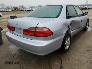 1998 Honda Accord DX z VIN 1HGCF8642WA186214, wystawiony jako Copart lot #86546144 z przebiegiem 233 786 mil mil oraz Szkoda całkowita • Salvage title. Historia ofert i sprzedaży dostępna na DreamBid. Obrazek 3.