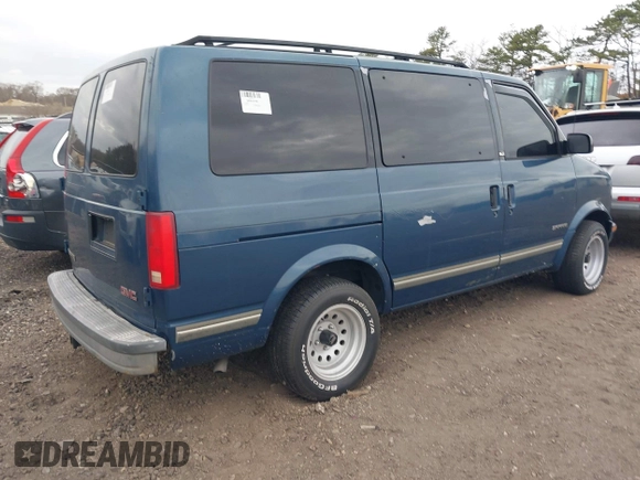 1998 GMC Safari with VIN 1GKDM19W2WB504540, listed as a IAAI auction lot 41977868 with Not Provided miles. Bid and sale history available at carsss.com. Image 4.