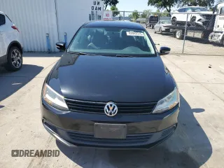 2014 Volkswagen Jetta SE z VIN 3VWD17AJ8EM424820, wystawiony jako Copart lot #63942515 z przebiegiem 180 530 mil mil oraz Czysty tytuł • Clean title. Historia ofert i sprzedaży dostępna na DreamBid. Obrazek 5.