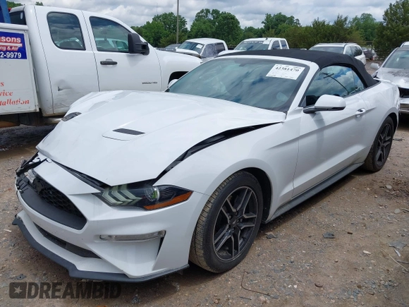 2018 Ford Mustang EcoBoost Premium z VIN 1FATP8UH7J5155047, wystawiony jako IAAI lot #42381470 z przebiegiem 84 290 mil mil oraz . Historia ofert i sprzedaży dostępna na DreamBid. Obrazek 2.