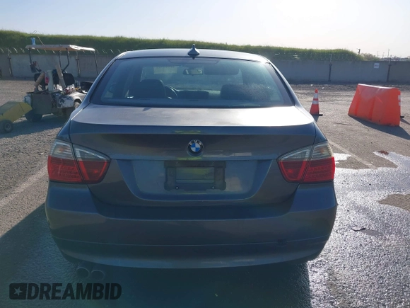 2006 BMW 3 Series 330i с VIN WBAVB33566KR76948, выставлен на аукционе IAAI как лот 41949725 с пробегом 179 505 миль миль и . История ставок и продаж доступна на DreamBid. Изображение 16.