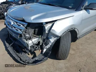 2019 Ford Explorer XLT z VIN 1FM5K7D84KGA60538, wystawiony jako IAAI lot #42603310 z przebiegiem 134 221 mil mil oraz . Historia ofert i sprzedaży dostępna na DreamBid. Obrazek 6.