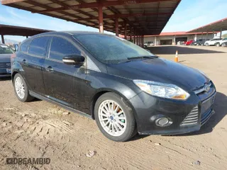 2014 Ford Focus SE with VIN 1FADP3K28EL326167, listed as a IAAI auction lot 41660698 with 97,166 mi miles. Bid and sale history available at carsss.com. Image 1.