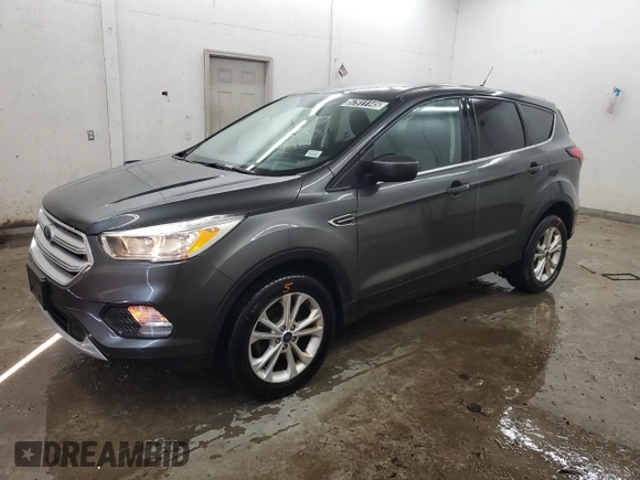 2019 Ford Escape SE z VIN 1FMCU0GD5KUC49556, wystawiony jako Copart lot #57911145 z przebiegiem 89 152 mil mil oraz Czysty tytuł • Clean title. Historia ofert i sprzedaży dostępna na DreamBid. Obrazek 1.