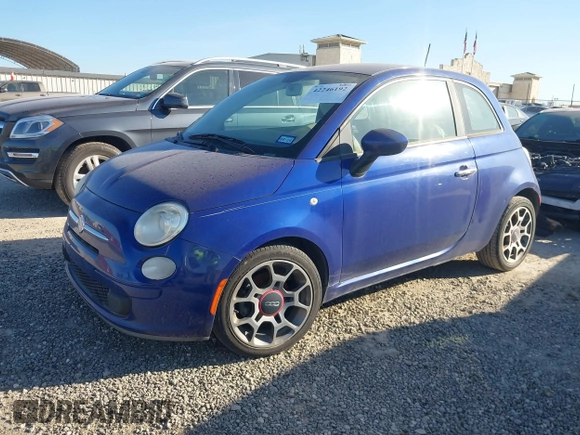 2013 FIAT 500 Pop z VIN 3C3CFFAR6DT562896, wystawiony jako IAAI lot #42246192 z przebiegiem 195 382 mil mil oraz . Historia ofert i sprzedaży dostępna na DreamBid. Obrazek 2.