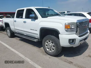 2015 GMC Sierra 2500HD Denali z VIN 1GT120E8XFF121170, wystawiony jako IAAI lot #42051421 z przebiegiem Nie podano mil oraz . Historia ofert i sprzedaży dostępna na DreamBid. Obrazek 1.