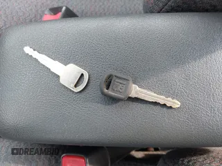 2000 Pontiac Sunfire SE z VIN 1G2JB5249Y7442701, wystawiony jako IAAI lot #42098956 z przebiegiem 99 975 mil mil oraz . Historia ofert i sprzedaży dostępna na DreamBid. Obrazek 11.