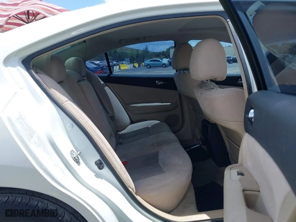 2014 Nissan Maxima 3.5 S with VIN 1N4AA5AP5EC490392, listed as a IAAI auction lot 39364218 with 104,432 mi miles. Bid and sale history available at carsss.com. Image 8.