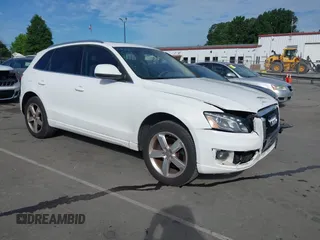 2010 Audi Q5 Premium Plus z VIN WA1LKAFP1AA045035, wystawiony jako IAAI lot #42240670 z przebiegiem 181 942 mil mil oraz . Historia ofert i sprzedaży dostępna na DreamBid. Obrazek 1.