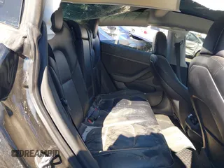 2021 Tesla Model 3 Standard Range Plus z VIN 5YJ3E1EA1MF059829, wystawiony jako IAAI lot #41700782 z przebiegiem 36 813 mil mil oraz . Historia ofert i sprzedaży dostępna na DreamBid. Obrazek 8.