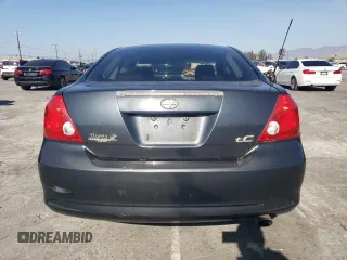 2006 Scion tC z VIN JTKDE177760134694, wystawiony jako Copart lot #43653465 z przebiegiem 245 961 mil mil oraz Szkoda całkowita • Salvage title. Historia ofert i sprzedaży dostępna na DreamBid. Obrazek 6.