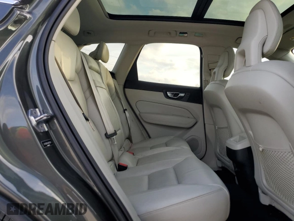2018 Volvo XC60 Momentum with VIN LYV102RK0JB106389, listed as a Copart auction lot 82677454 with 114,832 mi miles and Salvage Title. Bid and sale history available at carsss.com. Image 11.