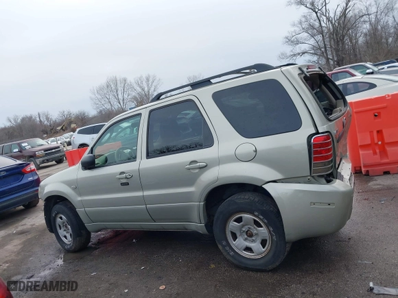 2005 Mercury Mariner Luxury with VIN 4M2YU57175DJ05986, listed as a IAAI auction lot 41713180 with 243,682 mi miles. Bid and sale history available at carsss.com. Image 14.
