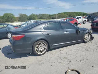 2011 Lexus LS 460 z VIN JTHBL5EF8B5103696, wystawiony jako Copart lot #53824455 z przebiegiem 118 705 mil mil oraz Szkoda całkowita • Salvage title. Historia ofert i sprzedaży dostępna na DreamBid. Obrazek 3.