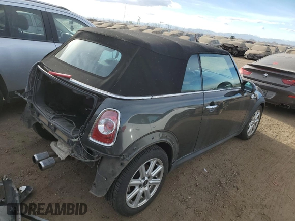 2011 MINI Convertible S z VIN WMWZP3C52BTX83901, wystawiony jako Copart lot #84217174 z przebiegiem 82 831 mil mil oraz Szkoda całkowita • Salvage title. Historia ofert i sprzedaży dostępna na DreamBid. Obrazek 3.