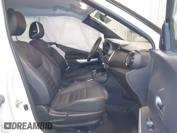 2019 Nissan Kicks SR with VIN 3N1CP5CU8KL550656, listed as a IAAI auction lot 41490725 with 33,281 mi miles. Bid and sale history available at carsss.com. Image 5.