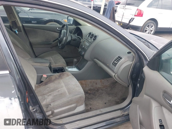2007 Nissan Altima 2.5 with VIN 1N4AL21E17N458215, listed as a IAAI auction lot 41943990 with 190,234 mi miles. Bid and sale history available at carsss.com. Image 5.