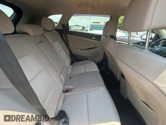2017 Hyundai Tucson Sport with VIN KM8J3CA29HU351485, listed as a Copart auction lot 56537955 with 121,371 mi miles and Clean Title. Bid and sale history available at DreamBid. Image 6.
