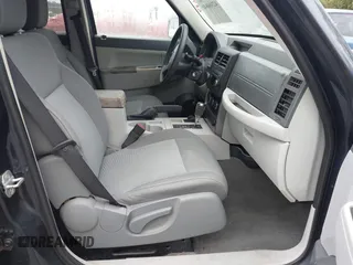2008 Jeep Liberty Sport z VIN 1J8GN28K78W230816, wystawiony jako IAAI lot #42386840 z przebiegiem 113 004 mil mil oraz . Historia ofert i sprzedaży dostępna na DreamBid. Obrazek 5.