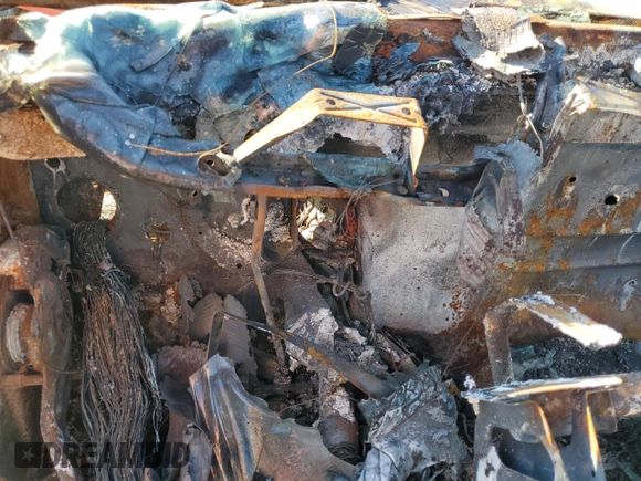 2004 GMC Sierra 2500HD z VIN 1GTHK23144F141847, wystawiony jako Copart lot #81376684 z przebiegiem Nie podano mil oraz Szkoda całkowita • Salvage title. Historia ofert i sprzedaży dostępna na DreamBid. Obrazek 9.