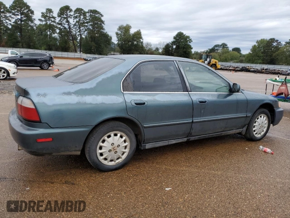 1996 Honda Accord EX with VIN 1HGCD5651TA188013, listed as a Copart auction lot 79533564 with 286,325 mi miles and Clean Title. Bid and sale history available at DreamBid. Image 3.