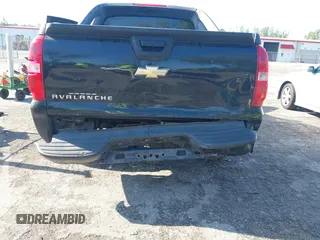 2007 Chevrolet Avalanche LTZ z VIN 3GNEC12J67G110914, wystawiony jako IAAI lot #41933097 z przebiegiem 197 230 mil mil oraz . Historia ofert i sprzedaży dostępna na DreamBid. Obrazek 6.