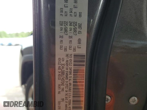 2018 Jeep Compass Altitude with VIN 3C4NJDBB9JT457242, listed as a Copart auction lot 60886385 with 143,467 mi miles and Salvage title. Bid and sale history available at DreamBid. Image 13.