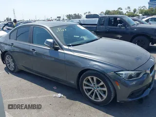 2018 BMW 3 Series 320i с VIN WBA8A9C5XJAH13883, выставлен на аукционе IAAI как лот 42528760 с пробегом 83 898 миль миль и . История ставок и продаж доступна на DreamBid. Изображение 1.
