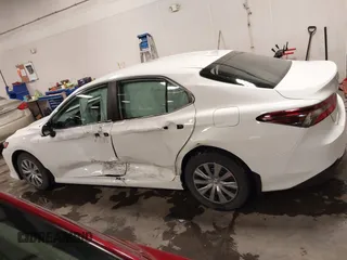 2022 Toyota Camry Hybrid LE with VIN 4T1C31AK4NU589284, listed as a IAAI auction lot 41570420 with 47,565 mi miles. Bid and sale history available at carsss.com. Image 14.