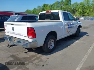 2018 Ram 1500 SLT z VIN 1C6RR6GG7JS324269, wystawiony jako IAAI lot #42148220 z przebiegiem 159 296 mil mil oraz . Historia ofert i sprzedaży dostępna na DreamBid. Obrazek 4.