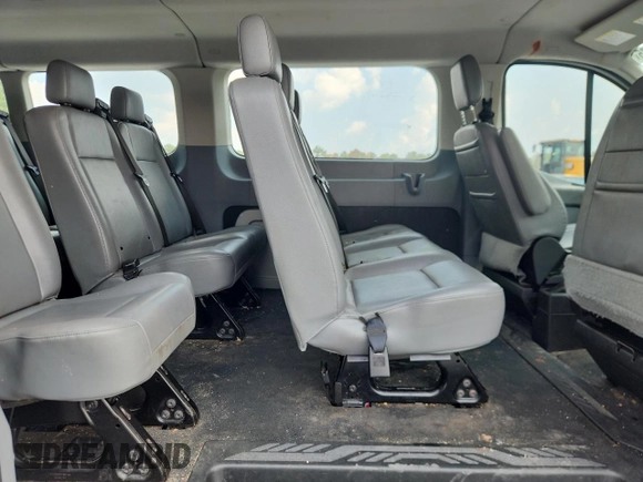 2018 Ford Transit Passenger XL с VIN 1FBZX2YG4JKB35301, выставлен на аукционе Copart как лот 62482675 с пробегом 125 646 миль миль и Чистый • Clean title. История ставок и продаж доступна на DreamBid. Изображение 11.