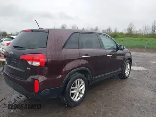 2015 Kia Sorento LX with VIN 5XYKTCA61FG643402, listed as a IAAI auction lot 42178930 with 108,818 mi miles. Bid and sale history available at carsss.com. Image 4.