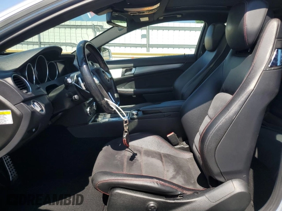 2013 Mercedes-Benz C 350 с VIN WDDGJ5HB1DF957633, выставлен на аукционе Copart как лот 65576675 с пробегом 232 132 миль миль и Списание • Salvage title. История ставок и продаж доступна на DreamBid. Изображение 7.