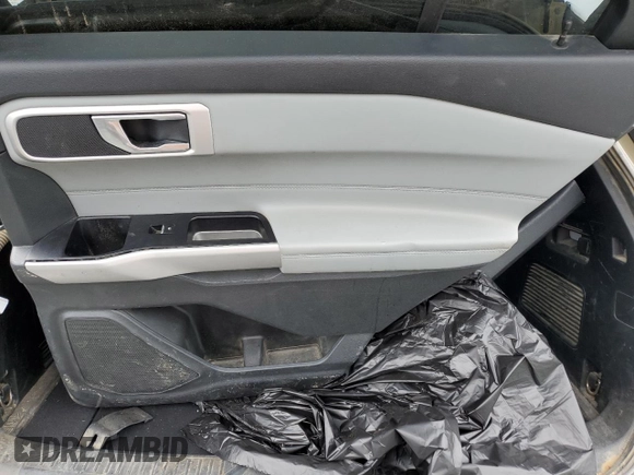 2022 Ford Explorer XLT z VIN 1FMSK8DH3NGB15185, wystawiony jako Copart lot #57857555 z przebiegiem 75 541 mil mil oraz Szkoda całkowita • Salvage title. Historia ofert i sprzedaży dostępna na DreamBid. Obrazek 13.