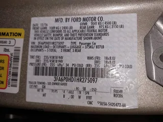 2017 Ford Fusion SE with VIN 3FA6P0HD1HR275097, listed as a IAAI auction lot 41791961 with 136,887 mi miles. Bid and sale history available at carsss.com. Image 9.