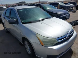 2009 Ford Focus SE z VIN 1FAHP35N99W173410, wystawiony jako IAAI lot #41648274 z przebiegiem 168 767 mil mil oraz . Historia ofert i sprzedaży dostępna na DreamBid. Obrazek 1.