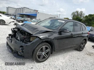 2019 BMW X1 sDrive28i with VIN WBXHU7C5XK5L11614, listed as a Copart auction lot 50400085 with 43,076 mi miles and Salvage Title. Bid and sale history available at carsss.com. Image 1.