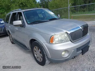 2004 Lincoln Navigator Luxury with VIN 5LMFU27R54LJ42646, listed as a IAAI auction lot 42088960 with 193,746 mi miles. Bid and sale history available at carsss.com. Image 1.