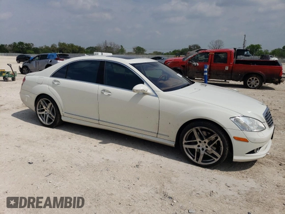 2009 Mercedes-Benz S 550 z VIN WDDNG86X59A272951, wystawiony jako Copart lot #51121735 z przebiegiem 107 619 mil mil oraz Szkoda całkowita • Salvage title. Historia ofert i sprzedaży dostępna na DreamBid. Obrazek 4.