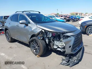 2024 Lexus NX 350 Premium z VIN 2T2GGCEZ3RC049310, wystawiony jako IAAI lot #42551581 z przebiegiem 12 938 mil mil oraz . Historia ofert i sprzedaży dostępna na DreamBid. Obrazek 6.